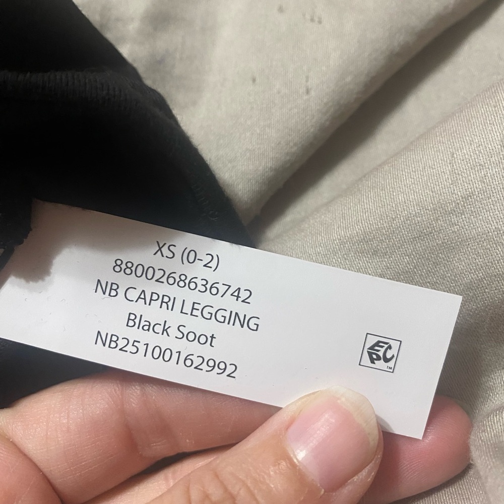 No Boundaries Women's Black Capri Leggings - Picture 3 of 3